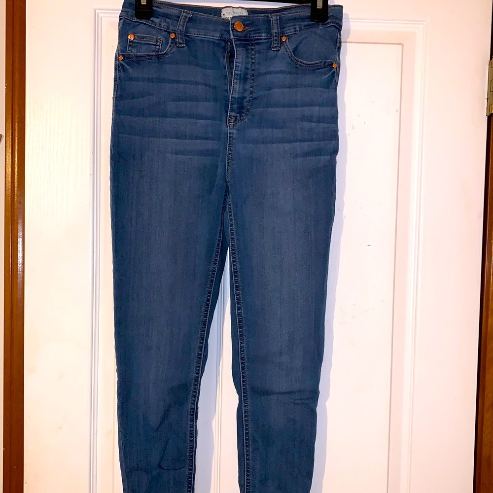 these blue jeans are from celebrity pink in size 9/29